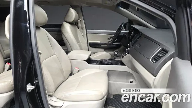 Kia Carnival 2018 thumb 11