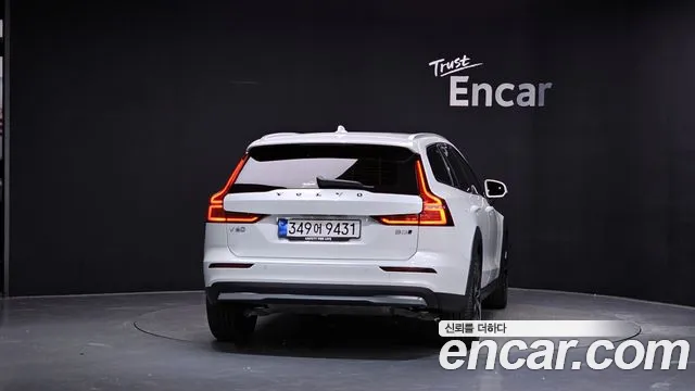 Volvo V60 2025 thumb 3