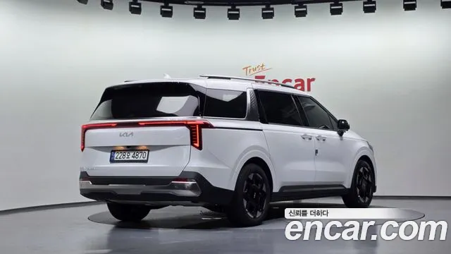 Kia Carnival 2024 thumb 2