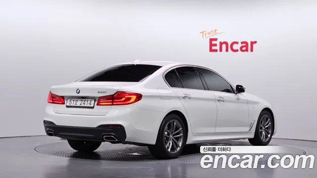 BMW 5-Series 2017 thumb 2