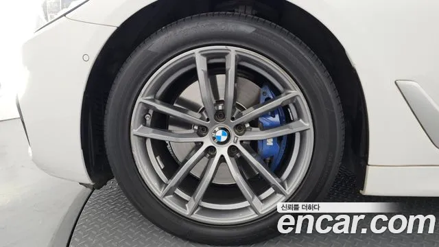 BMW 5-Series 2017 thumb 5
