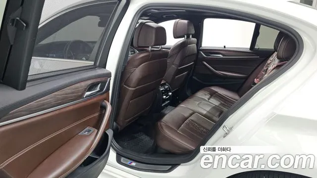 BMW 5-Series 2017 thumb 12