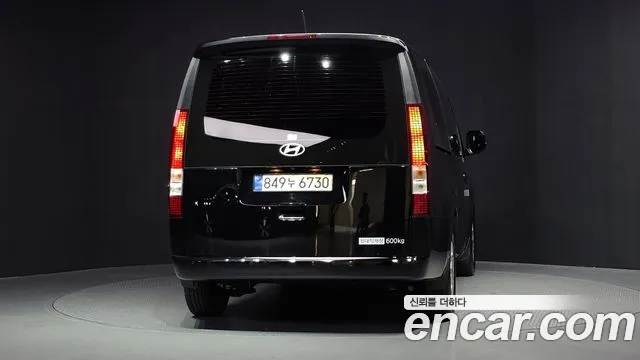 Hyundai Staria 2025 thumb 4