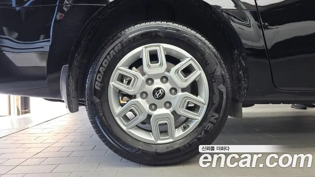 Hyundai Staria 2025 thumb 5