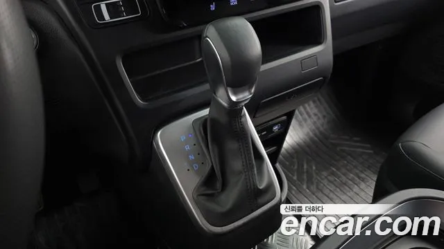Hyundai Staria 2025 thumb 9
