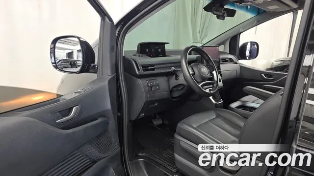 Hyundai Staria 2025 thumb 10