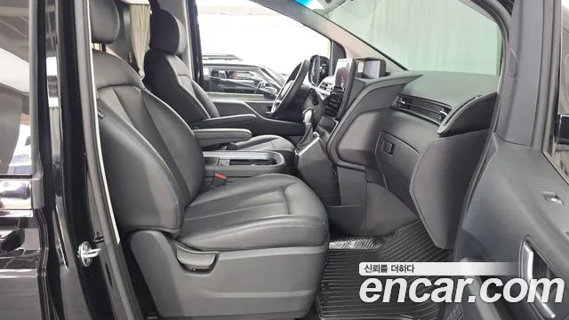 Hyundai Staria 2025 thumb 11
