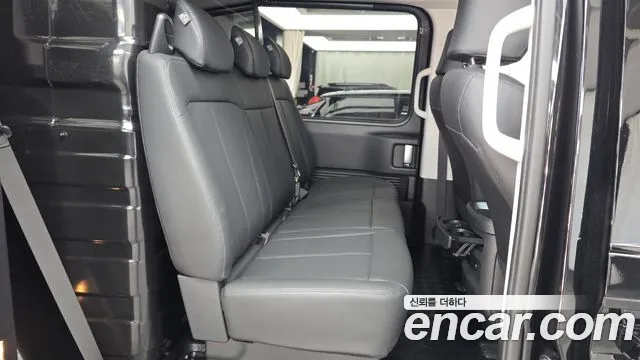 Hyundai Staria 2025 thumb 12