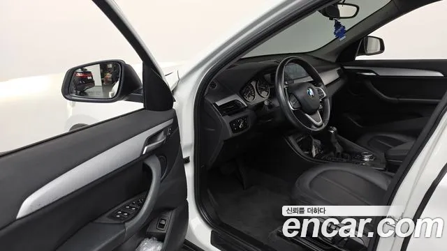 BMW X1 2016 thumb 10