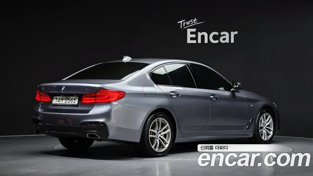 BMW 5-Series 2017 thumb 2