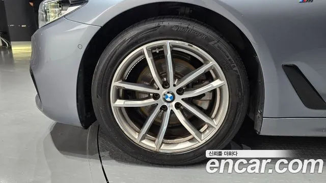 BMW 5-Series 2017 thumb 5