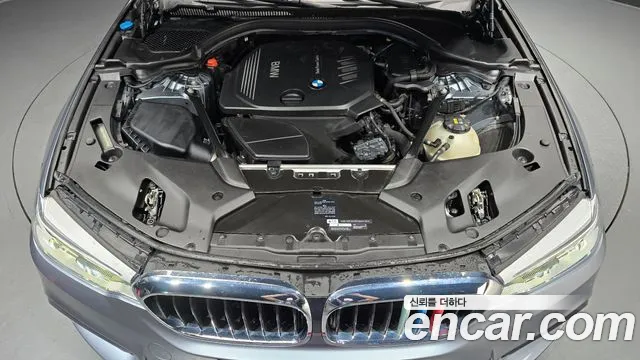 BMW 5-Series 2017 thumb 6