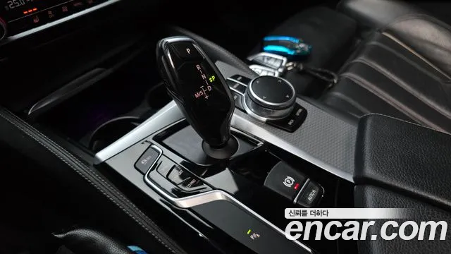 BMW 5-Series 2017 thumb 9