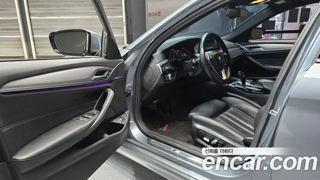 BMW 5-Series 2017 thumb 10