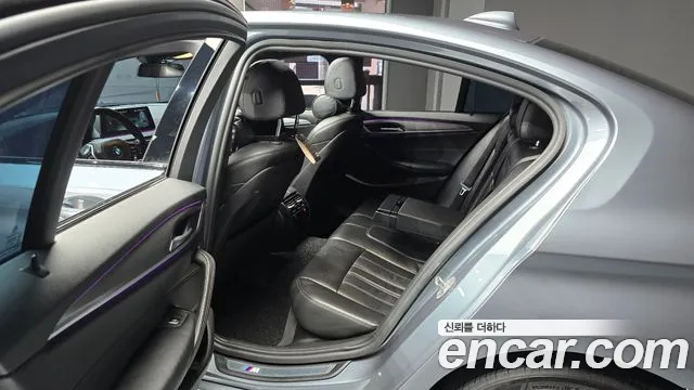 BMW 5-Series 2017 thumb 12