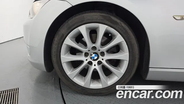 BMW 3-Series 2009 thumb 5