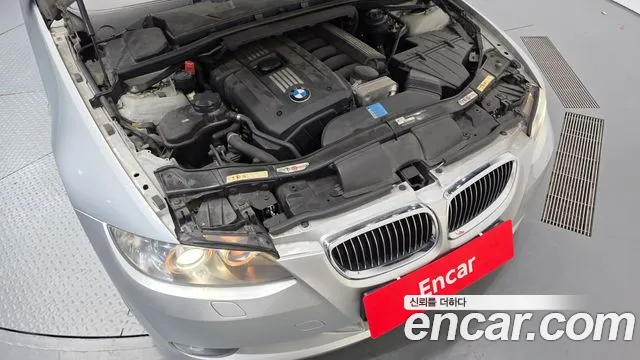 BMW 3-Series 2009 thumb 6
