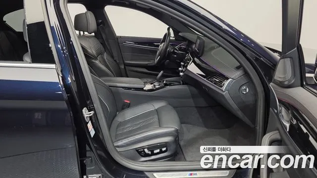 BMW 5-Series 2022 thumb 11