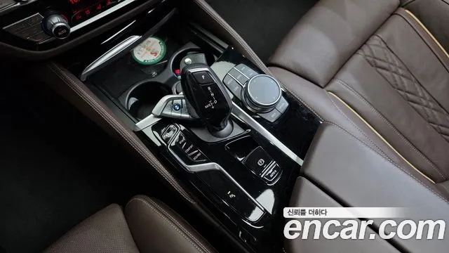 BMW 5-Series 2022 thumb 9