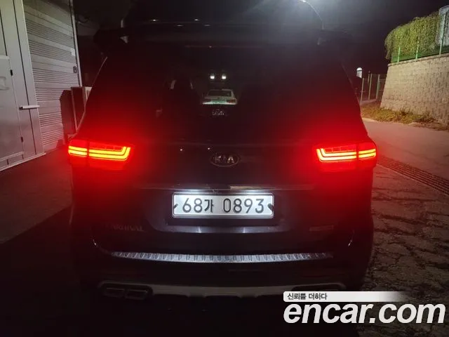 Kia Carnival 2015 thumb 2
