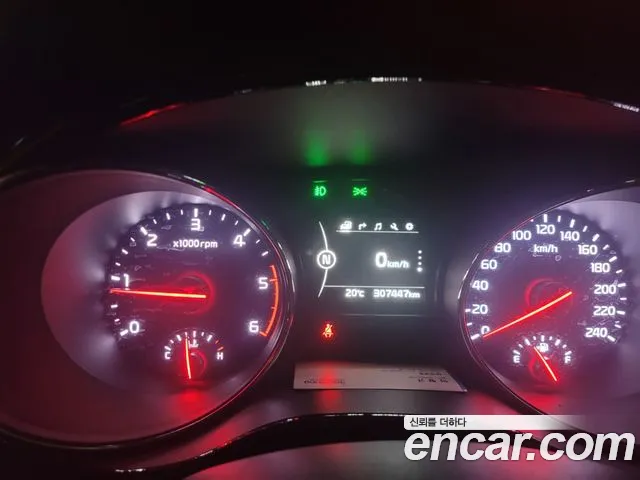 Kia Carnival 2015 thumb 8