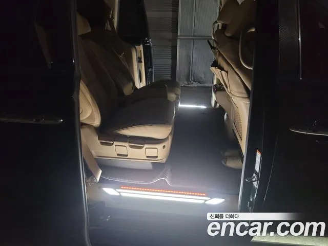 Kia Carnival 2015 thumb 9