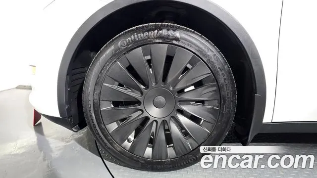 Tesla Model Y 2021 thumb 4