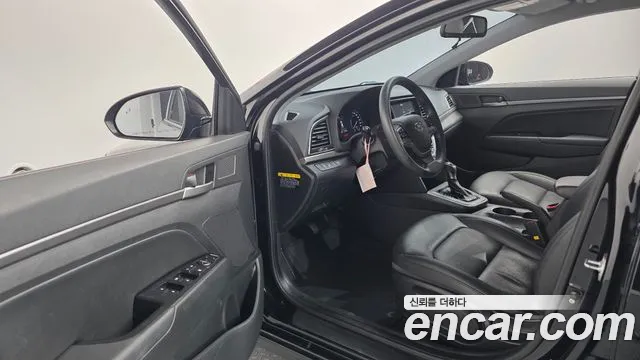 Hyundai Avante 2018 thumb 10