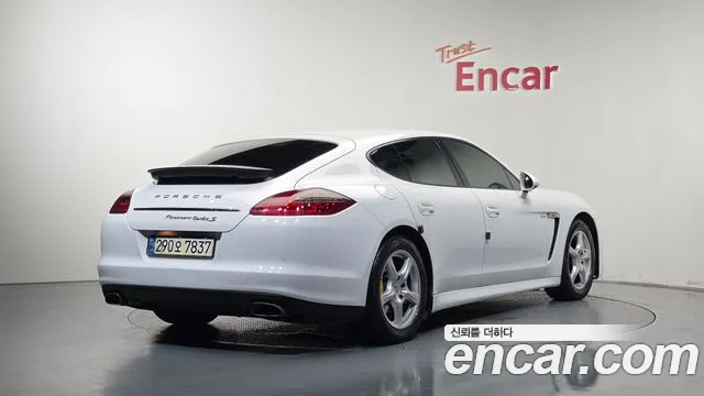 Porsche Panamera 2012 thumb 2