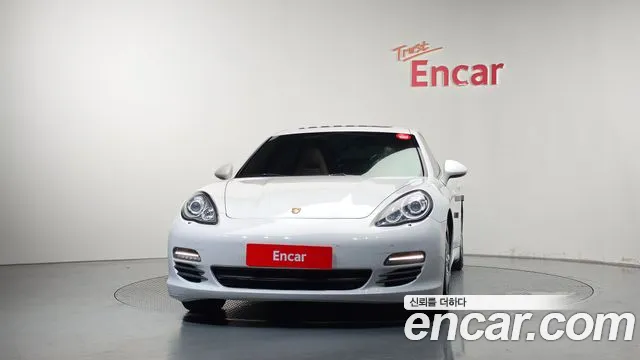 Porsche Panamera 2012 thumb 3