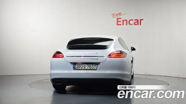 Porsche Panamera 2012 thumb 4