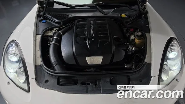 Porsche Panamera 2012 thumb 6