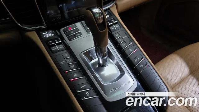 Porsche Panamera 2012 thumb 9