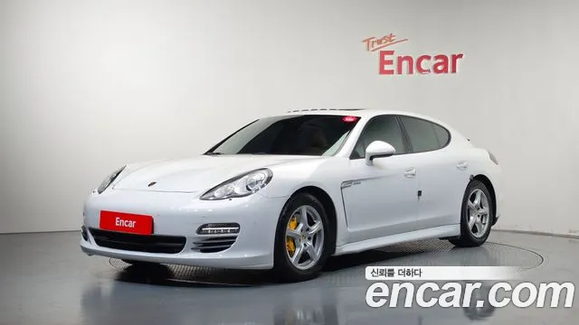 Porsche Panamera 2012 thumb 11