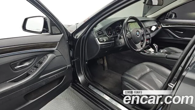 BMW 5-Series 2014 thumb 11