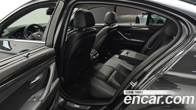 BMW 5-Series 2014 thumb 12