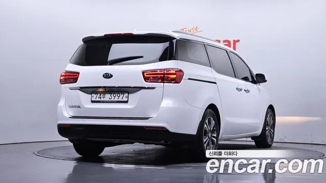 Kia Carnival 2018 thumb 2