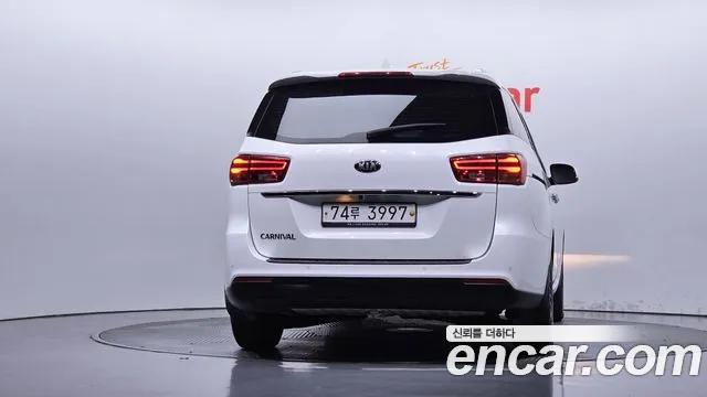 Kia Carnival 2018 thumb 4