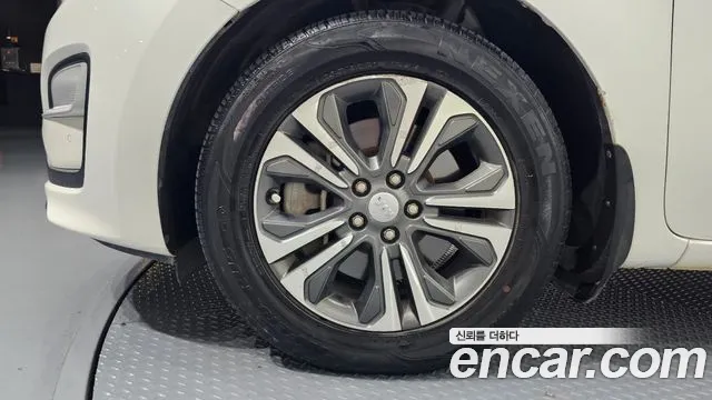 Kia Carnival 2018 thumb 5