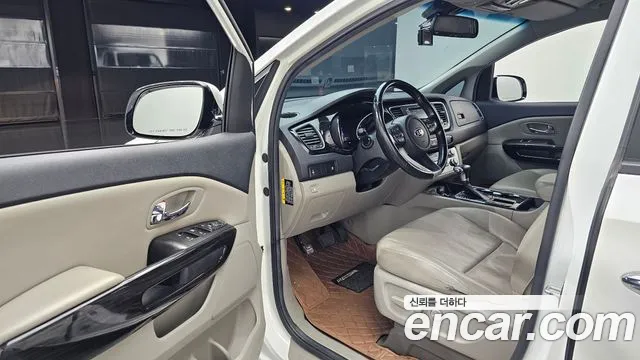 Kia Carnival 2018 thumb 10