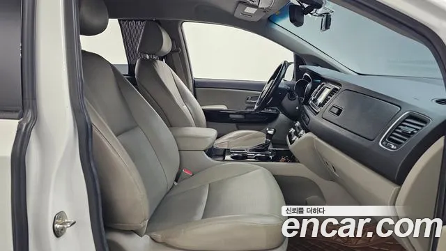 Kia Carnival 2018 thumb 11