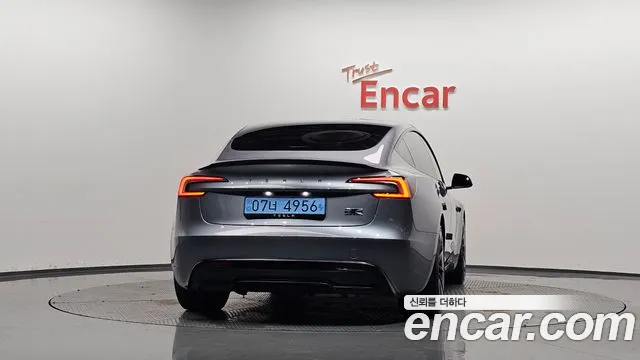 Tesla Model 3 2026 thumb 3