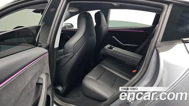 Tesla Model 3 2026 thumb 10