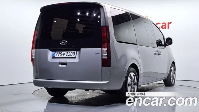 Hyundai Staria 2023 thumb 2