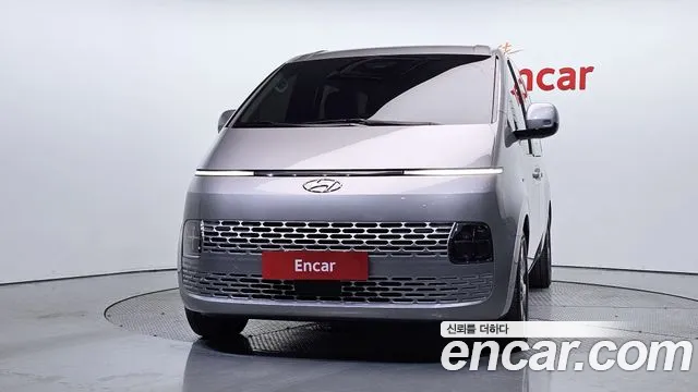 Hyundai Staria 2023 thumb 3