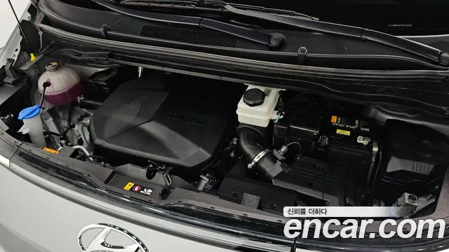 Hyundai Staria 2023 thumb 6