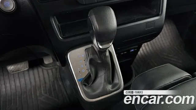 Hyundai Staria 2023 thumb 9