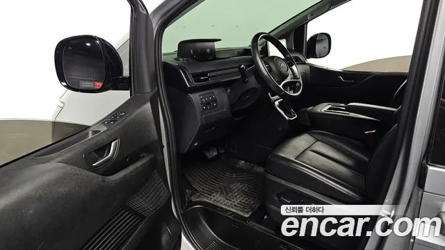 Hyundai Staria 2023 thumb 10