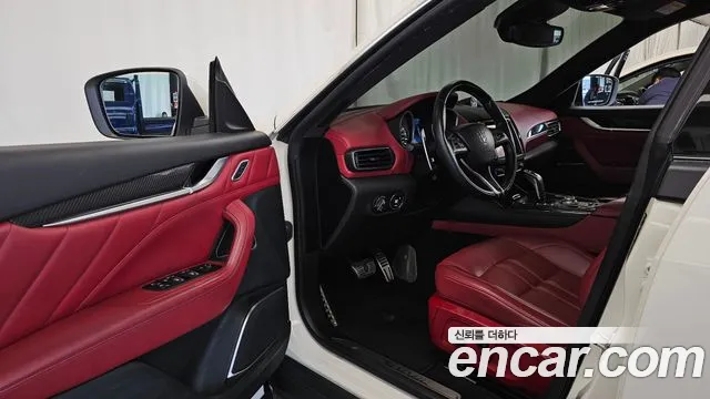 Maserati Levante 2020 thumb 10