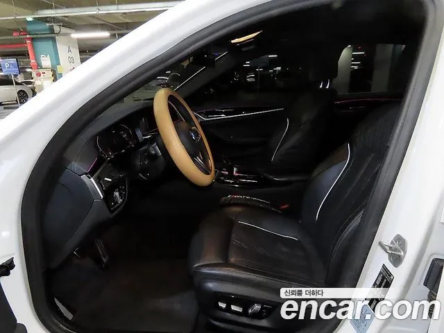 BMW 5-Series 2021 thumb 6